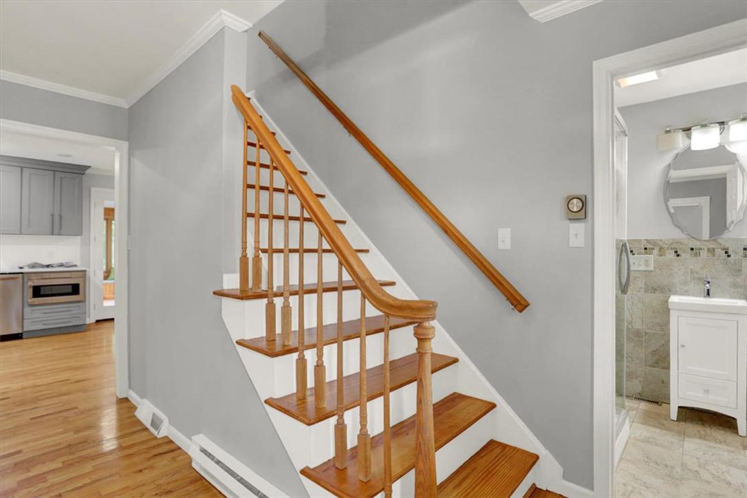 214 Burrell Boulevard Property Photo 6