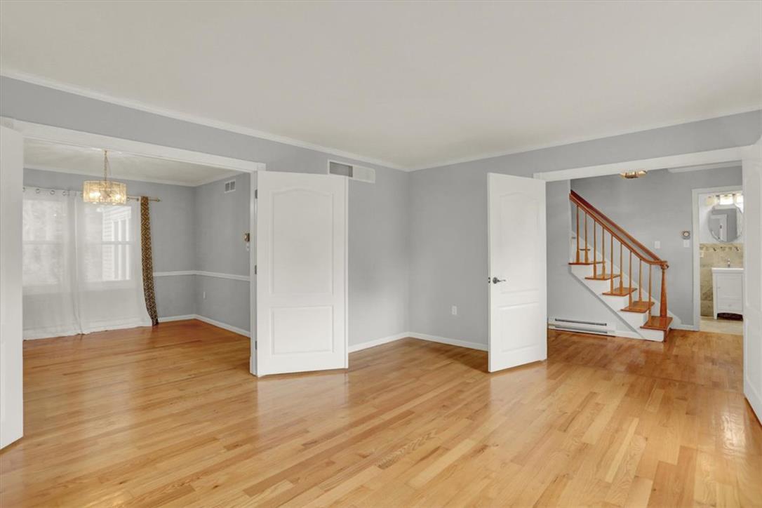 214 Burrell Boulevard Property Photo 8
