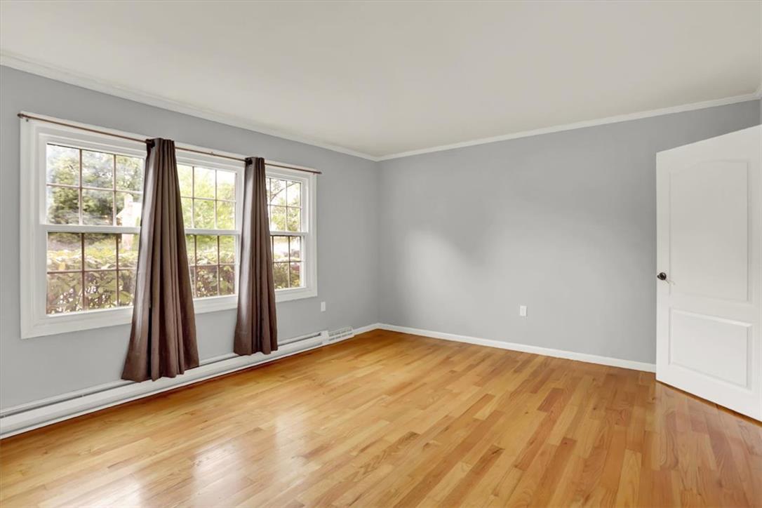 214 Burrell Boulevard Property Photo 9