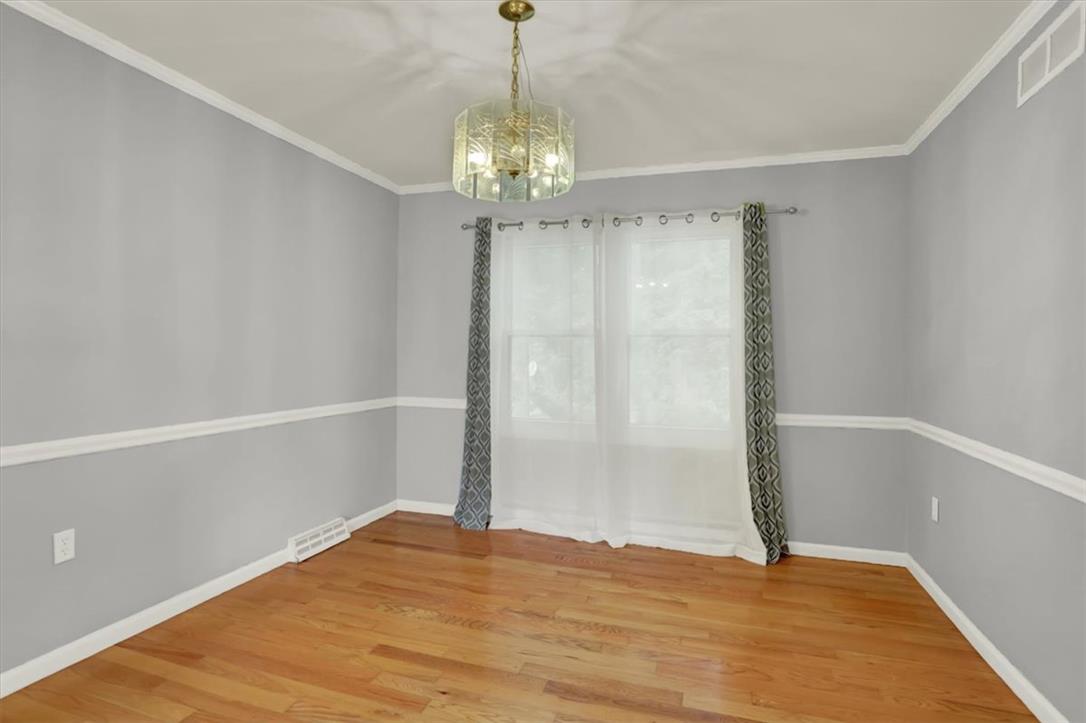 214 Burrell Boulevard Property Photo 10