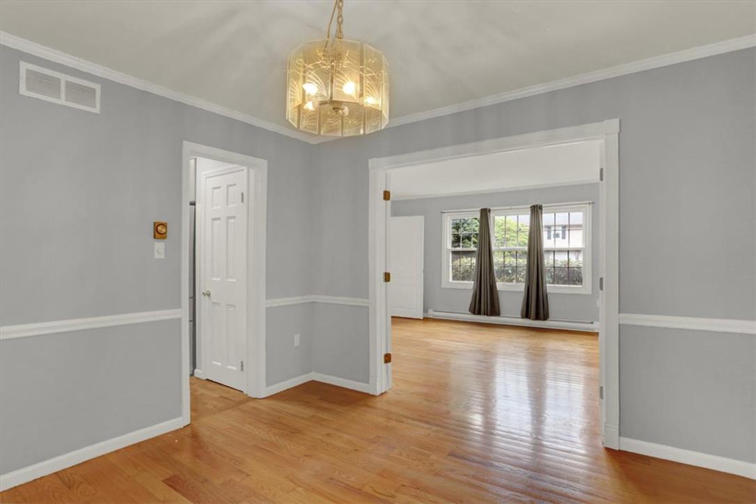 214 Burrell Boulevard Property Photo 11