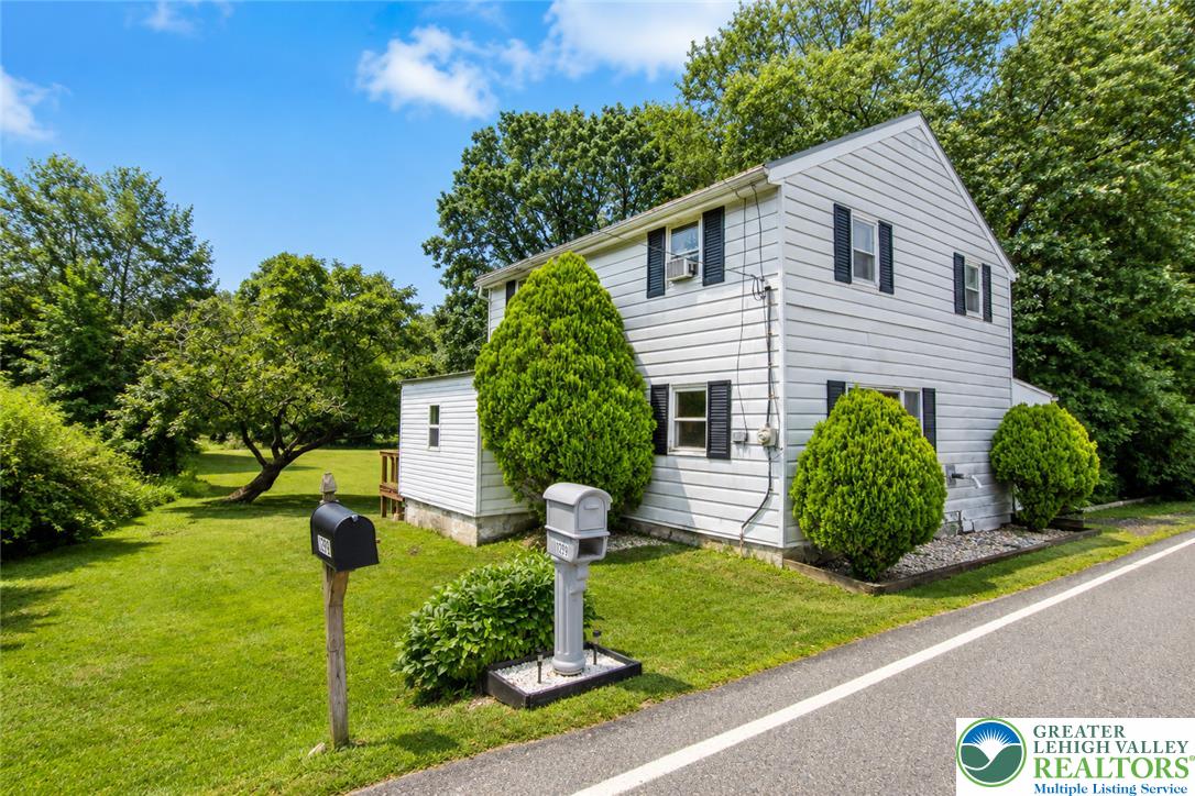 1294 Seifert Road Property Photo 2