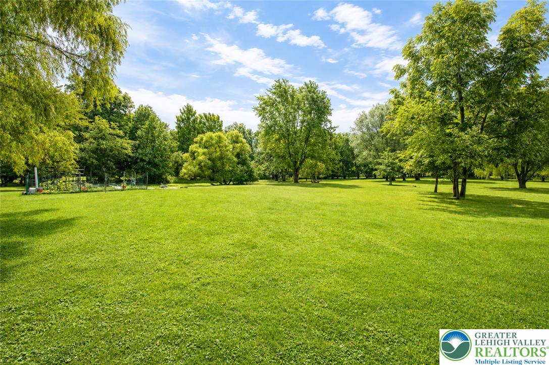 1294 Seifert Road Property Photo 9