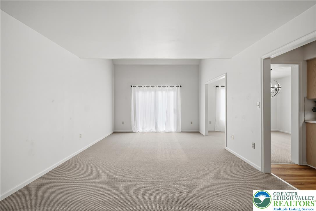 3251 Oakland Square Drive Property Photo 2