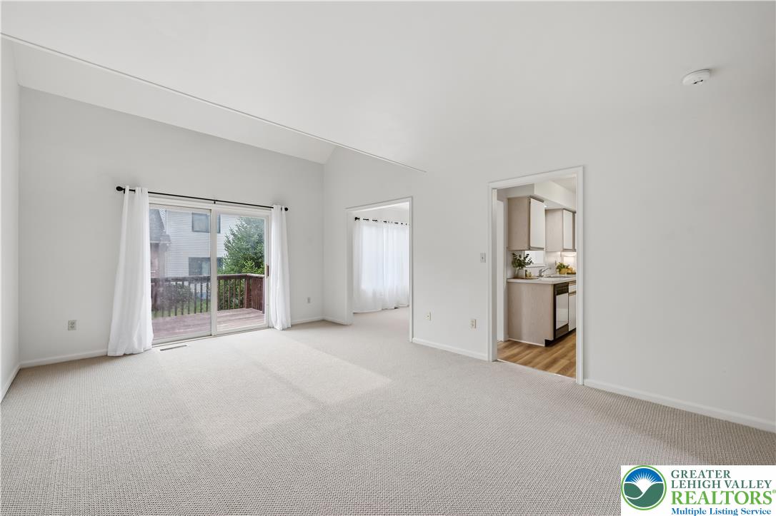 3251 Oakland Square Drive Property Photo 3