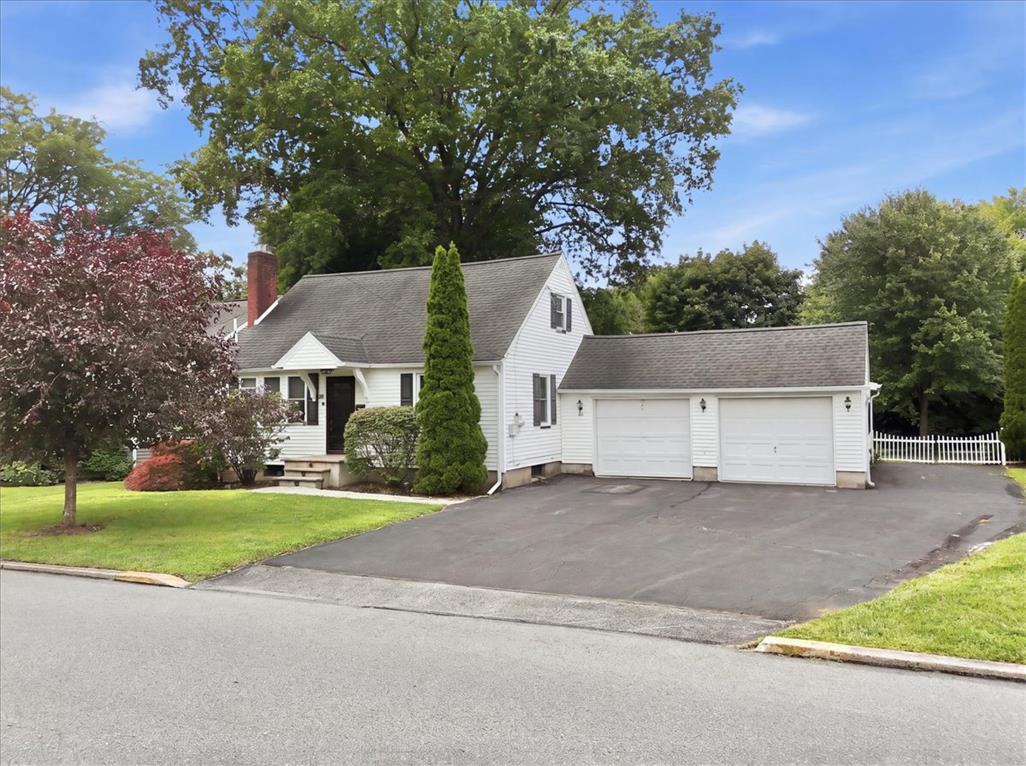 467 8th Street Property Photo 1