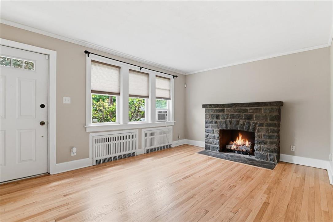 467 8th Street Property Photo 7