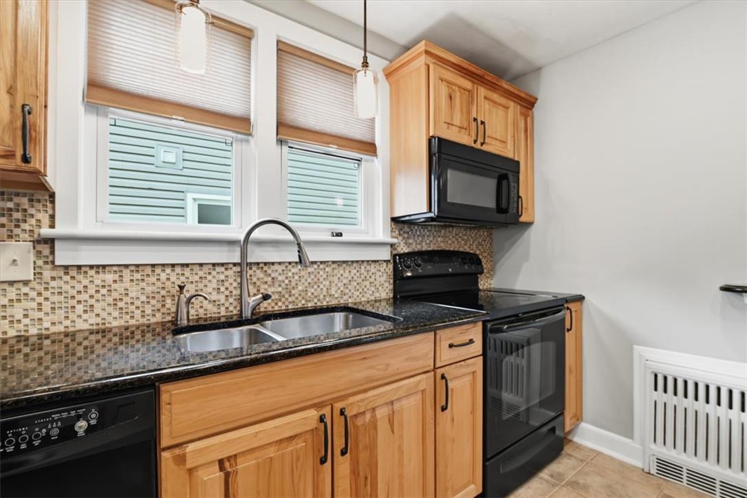 467 8th Street Property Photo 11
