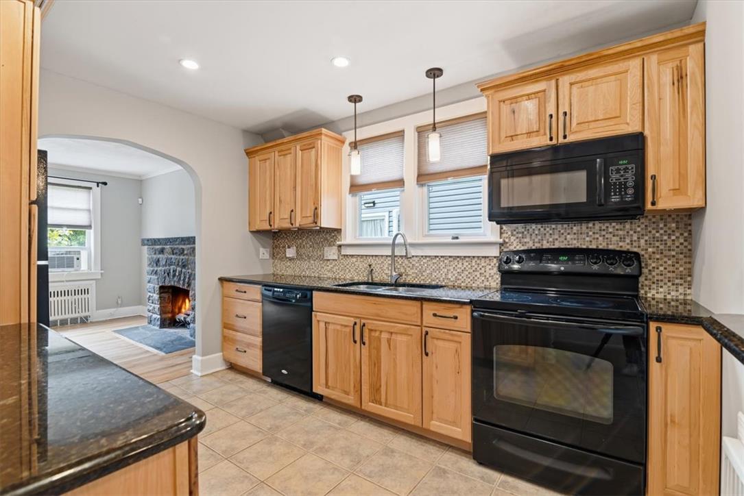 467 8th Street Property Photo 12
