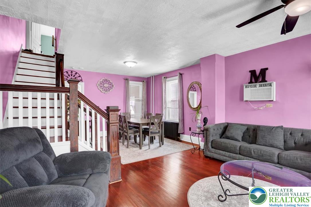 1335 Center Street Property Photo 7
