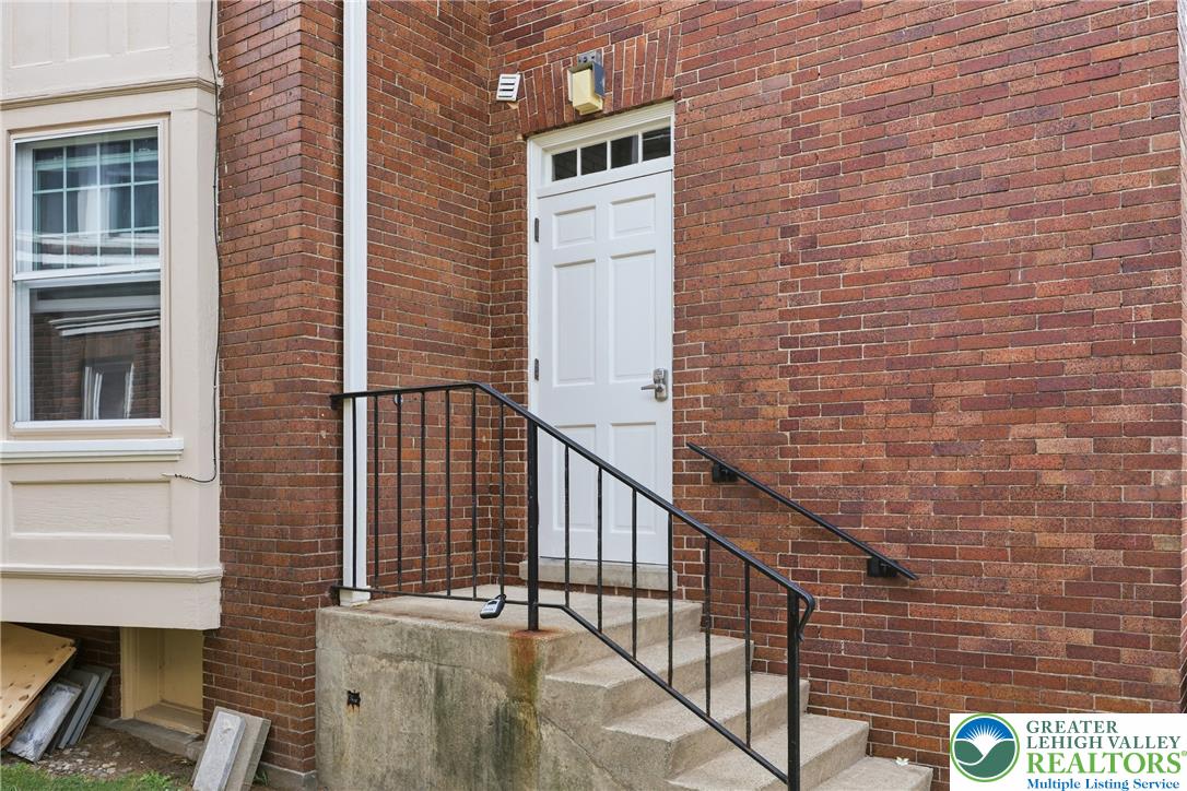 202 North 17th Street D Property Photo 3