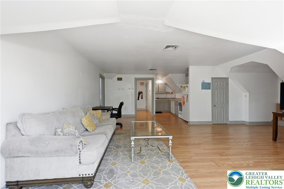 202 North 17th Street D Property Photo 6