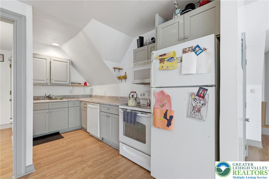 202 North 17th Street D Property Photo 8