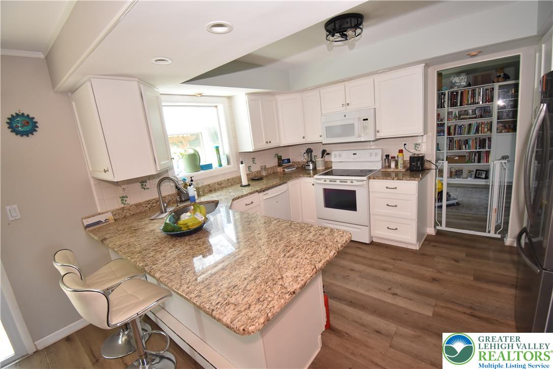605 Barnyard View Property Photo 5