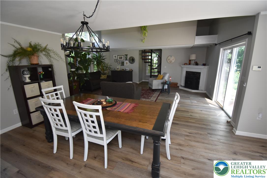 605 Barnyard View Property Photo 7