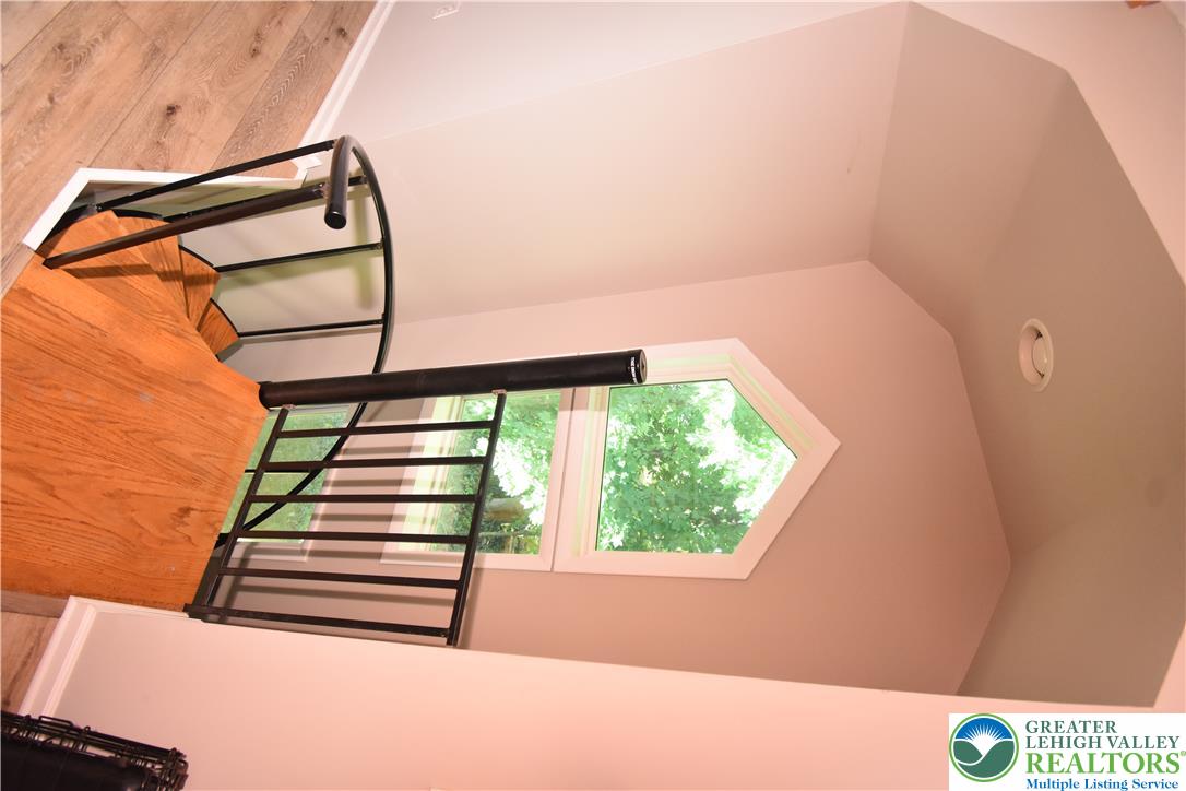 605 Barnyard View Property Photo 16