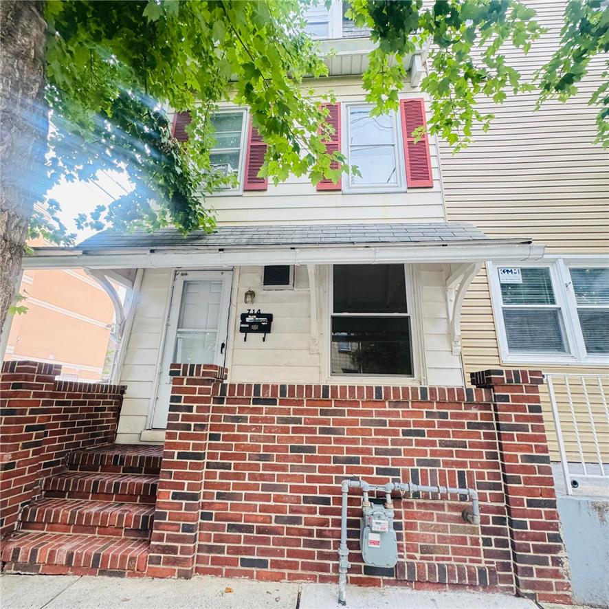 714 West Gordon Street Property Photo 1