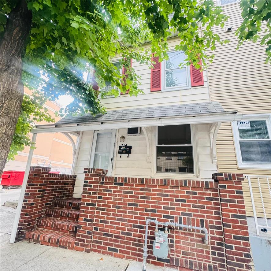 714 West Gordon Street Property Photo 2