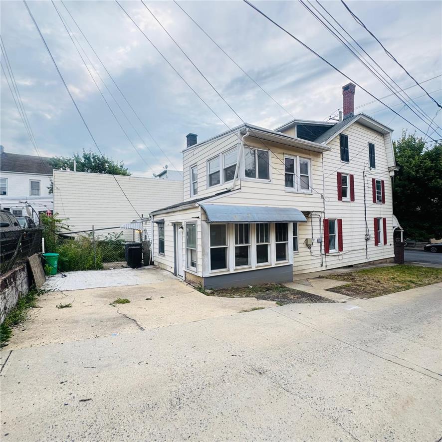 714 West Gordon Street Property Photo 4
