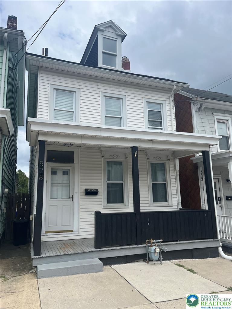 528 Centre Street Property Photo 1