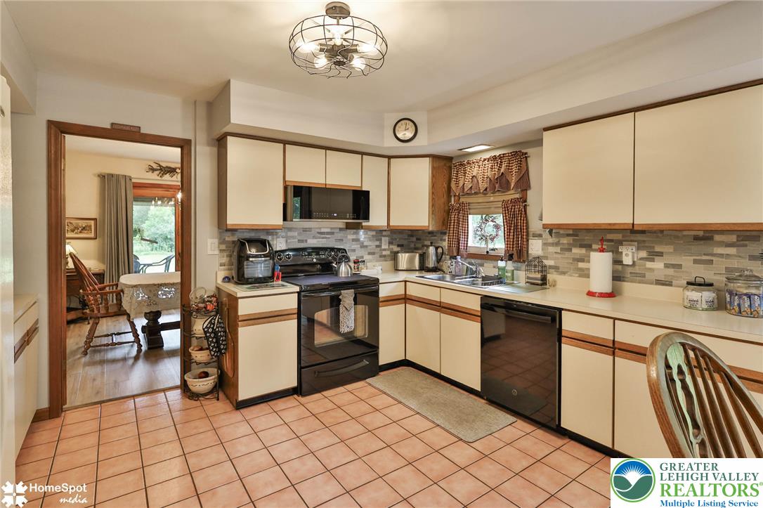 6117 Powers Property Photo 13