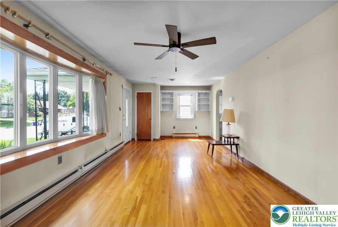 2043 Troxell Street Property Photo 3