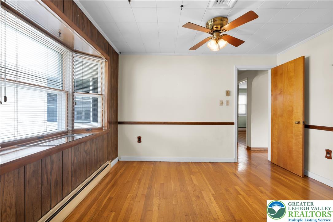 2043 Troxell Street Property Photo 6