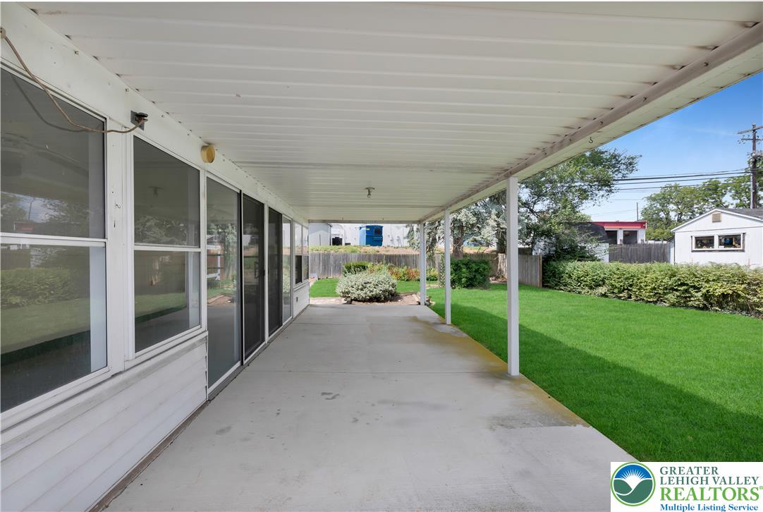 2043 Troxell Street Property Photo 10
