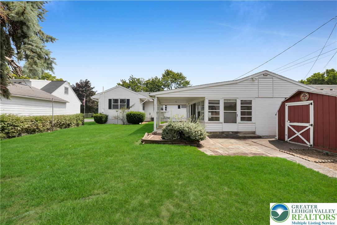 2043 Troxell Street Property Photo 11