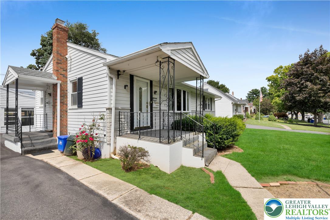 2043 Troxell Street Property Photo 13