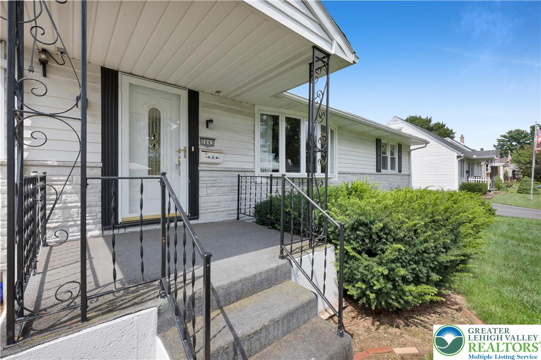 2043 Troxell Street Property Photo 14