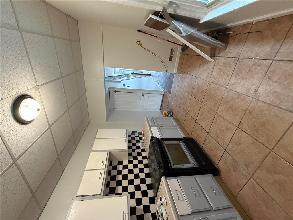 821 North New Street Property Photo 13