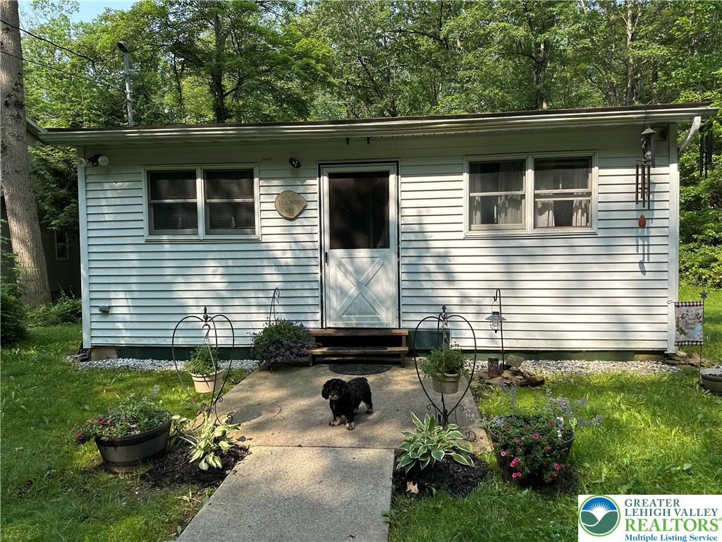 100 Creek Drive Property Photo 2