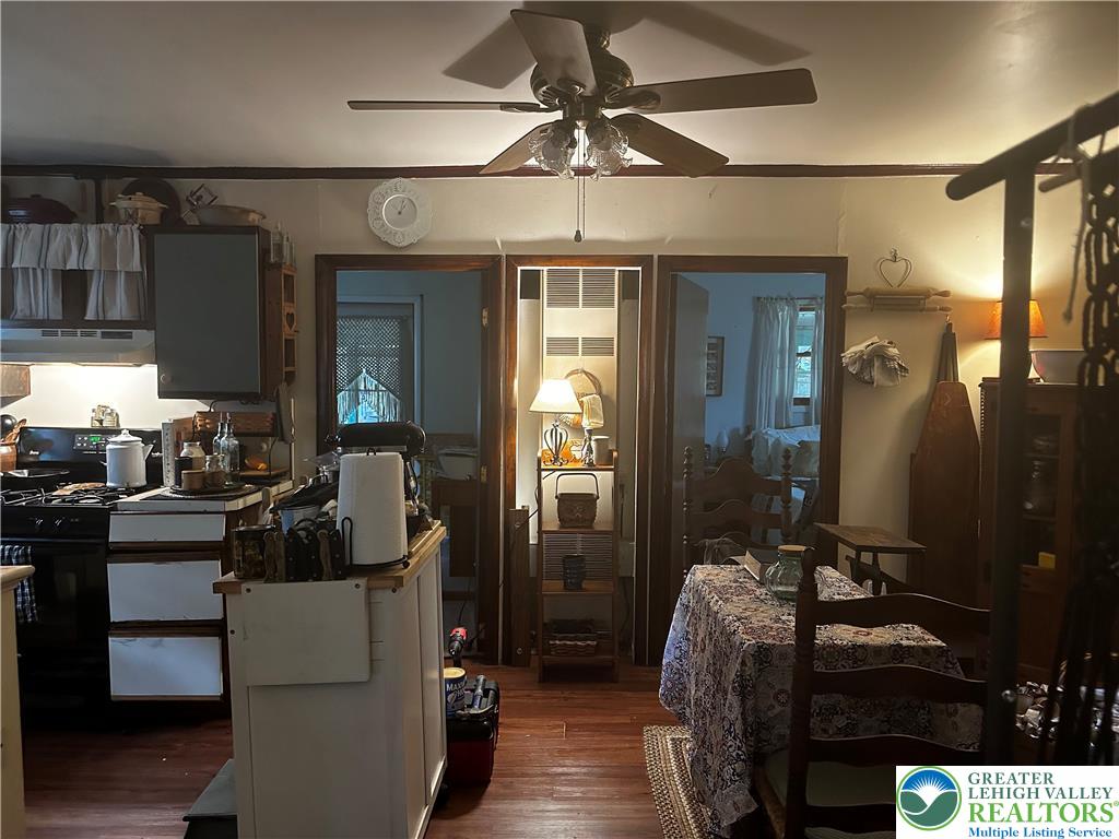 100 Creek Drive Property Photo 4