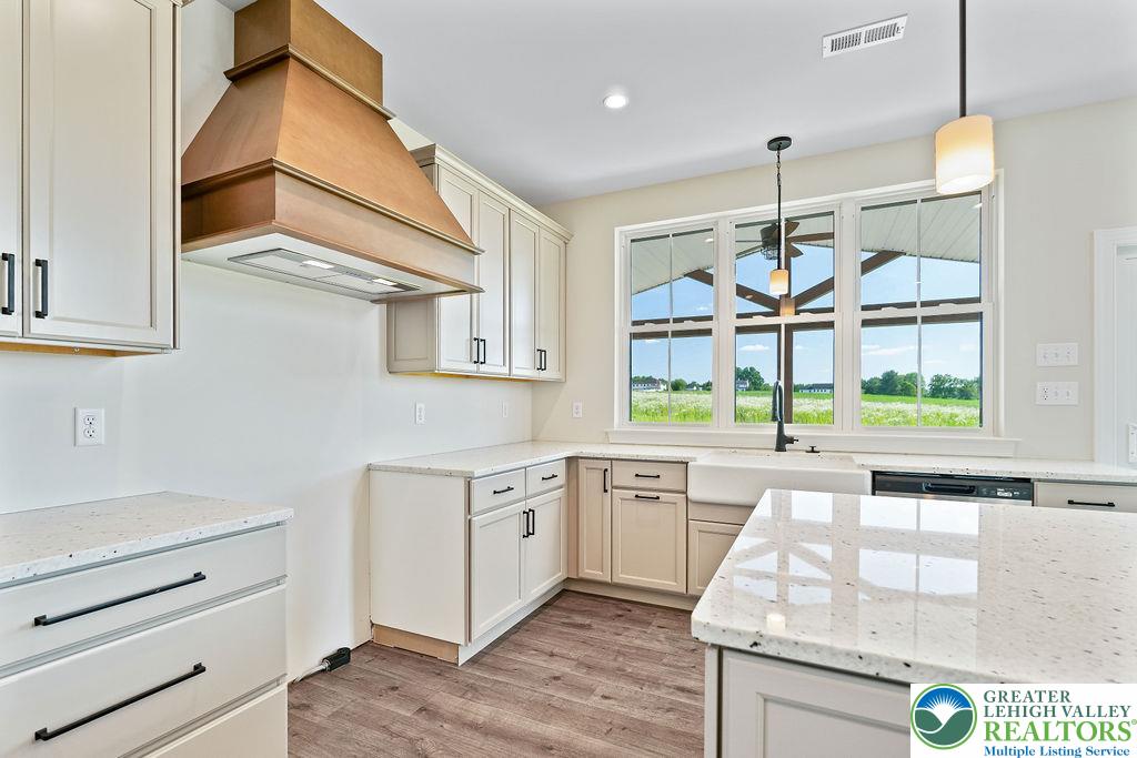 5043 Chapmans Road Property Photo 7