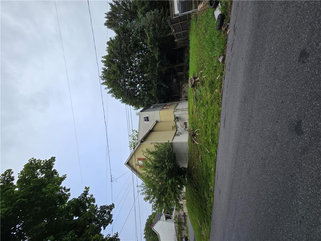 806 Carlton Avenue Property Photo 5
