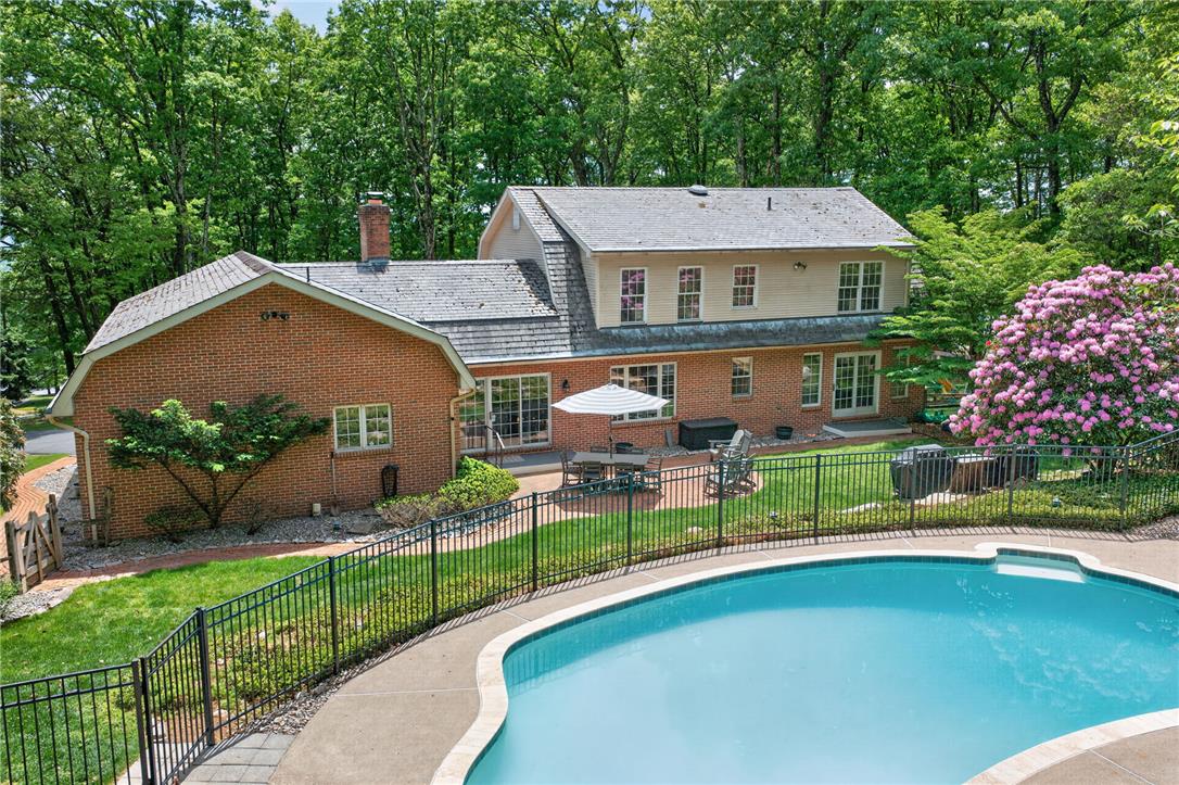 595 Walnut Avenue Property Photo 11