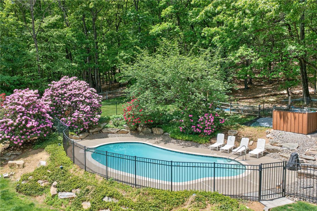 595 Walnut Avenue Property Photo 15