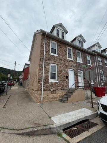 552 Thomas Street Property Photo 1