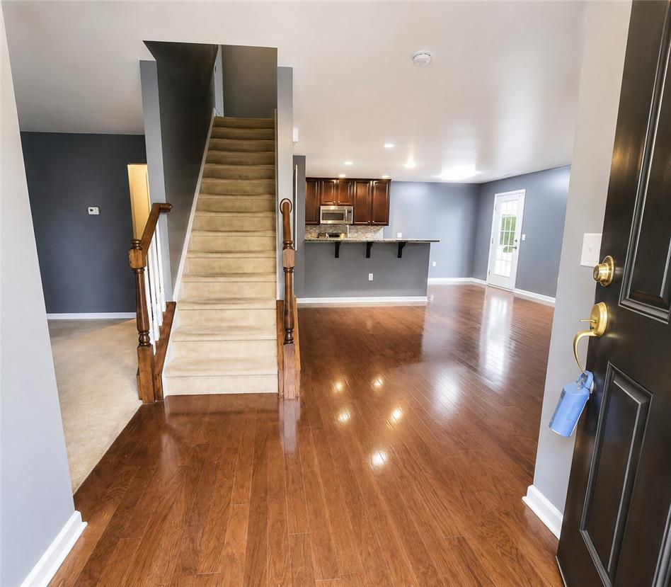 5960 Valley Forge Drive Property Photo 3