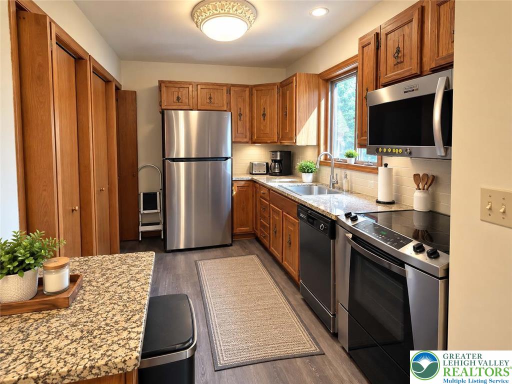 2143 Rosemont Drive Property Photo 8