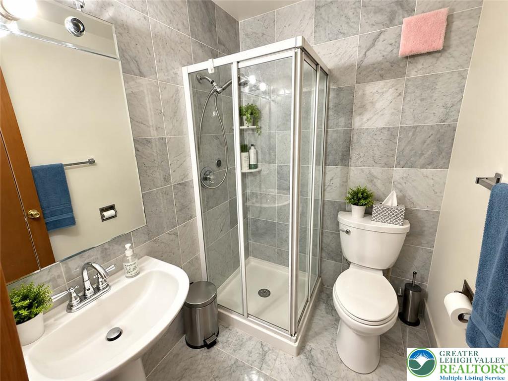 2143 Rosemont Drive Property Photo 10