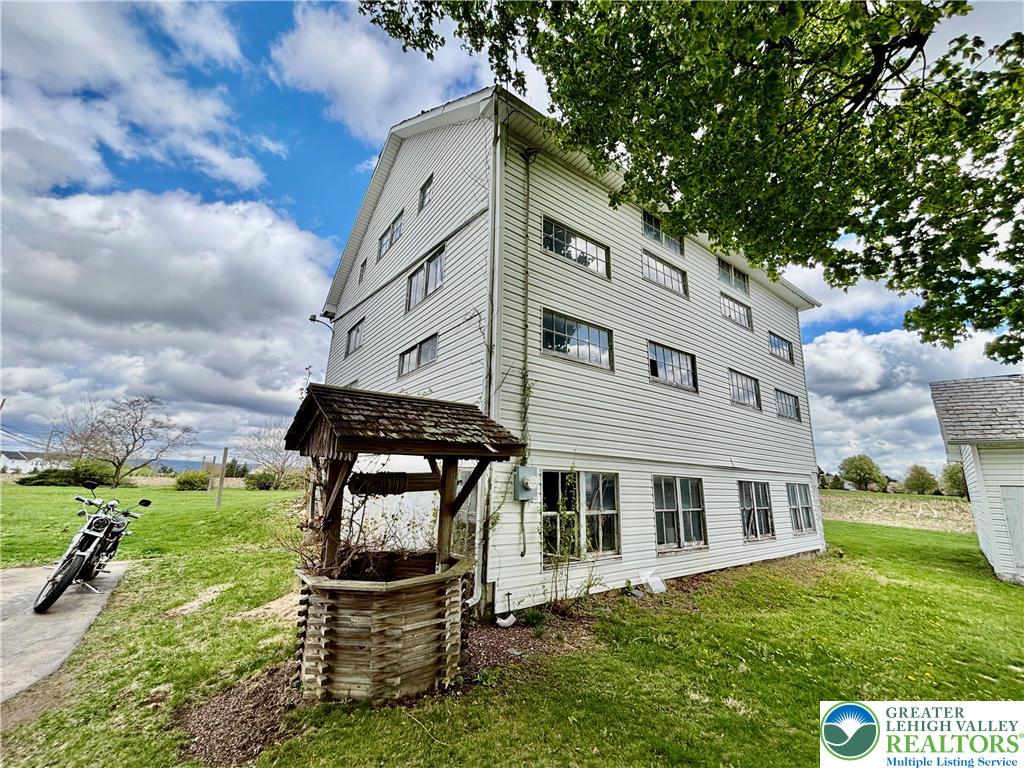 282 Young Road Property Photo 4