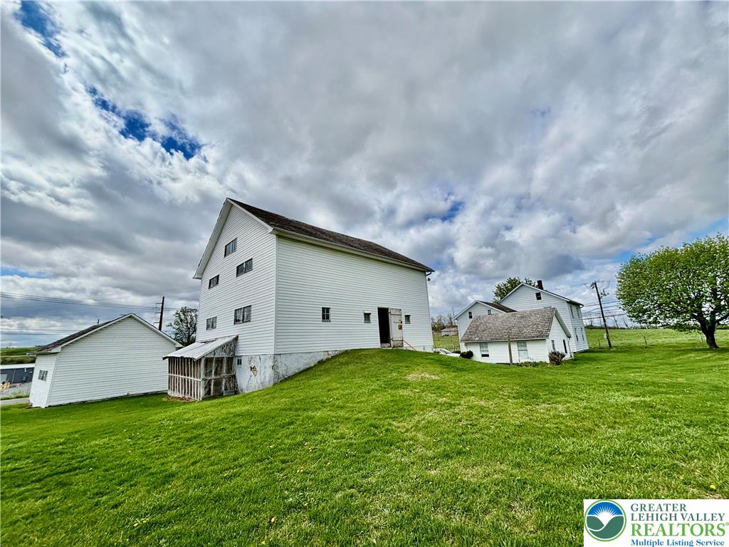 282 Young Road Property Photo 9