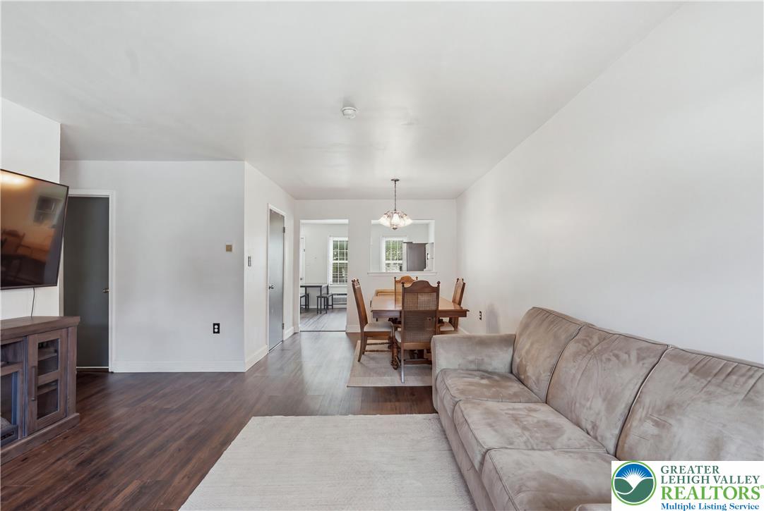 216 9th Avenue Property Photo 5
