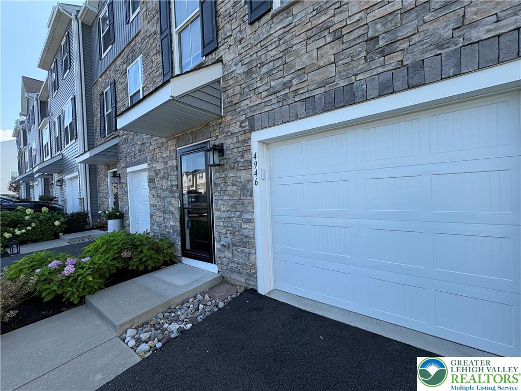 4946 Brookside Court Property Photo 3