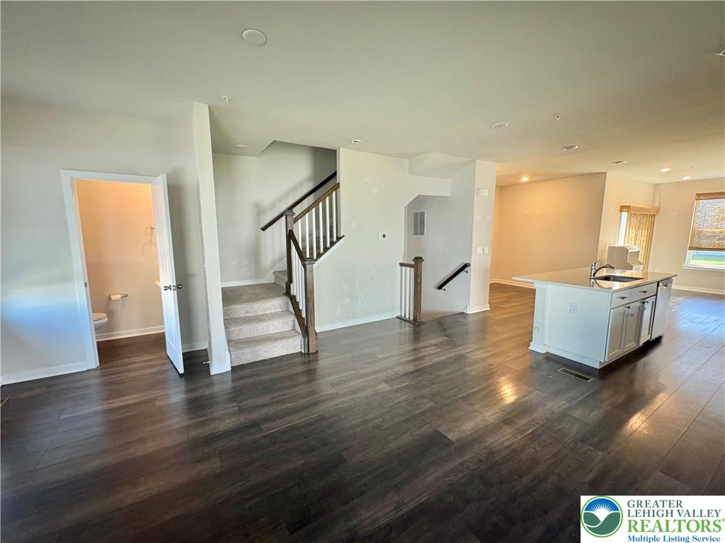 4946 Brookside Court Property Photo 6