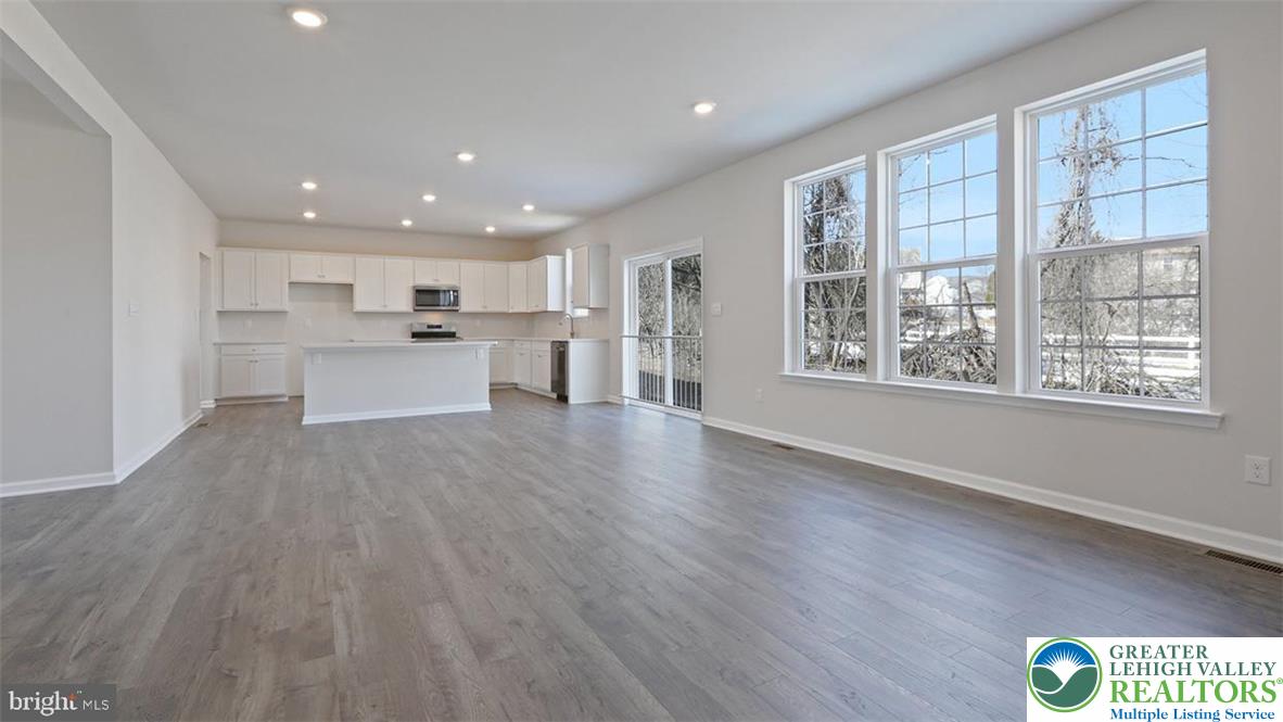 126 Winding Road Property Photo 8