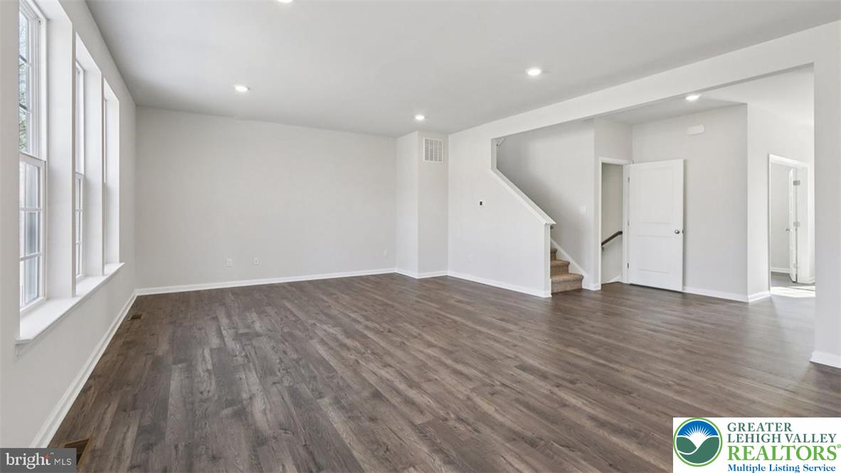 126 Winding Road Property Photo 10