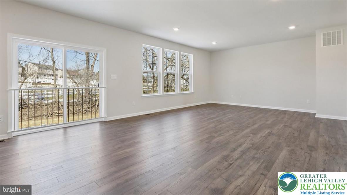 126 Winding Road Property Photo 12